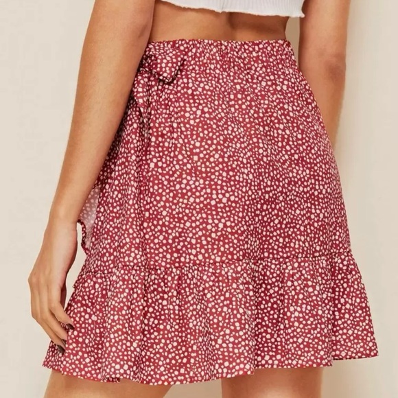 Red Dalmatian Polka Dot Print Ruffle Hem Knot Wrap Skirt size Medium (6) - Picture 3 of 6